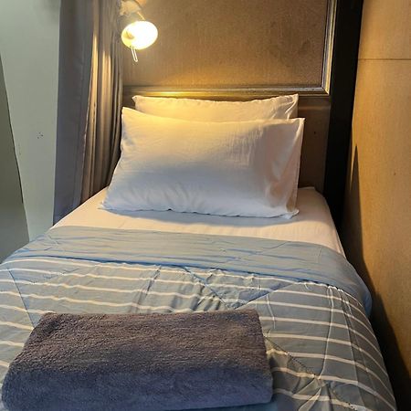 סוראט תאני 2Street Hostel (Adults Only) מראה חיצוני תמונה