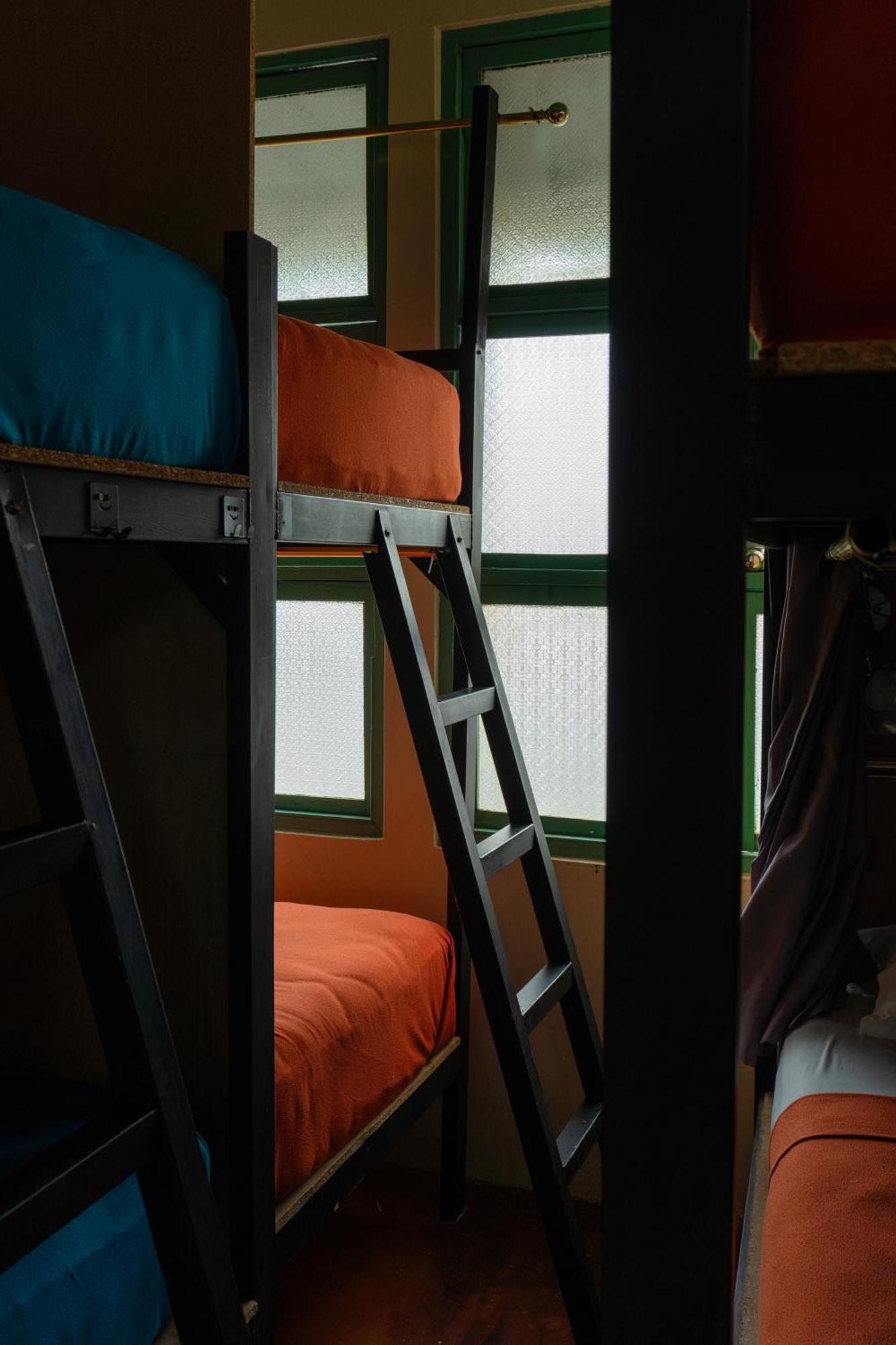 סוראט תאני 2Street Hostel (Adults Only) מראה חיצוני תמונה