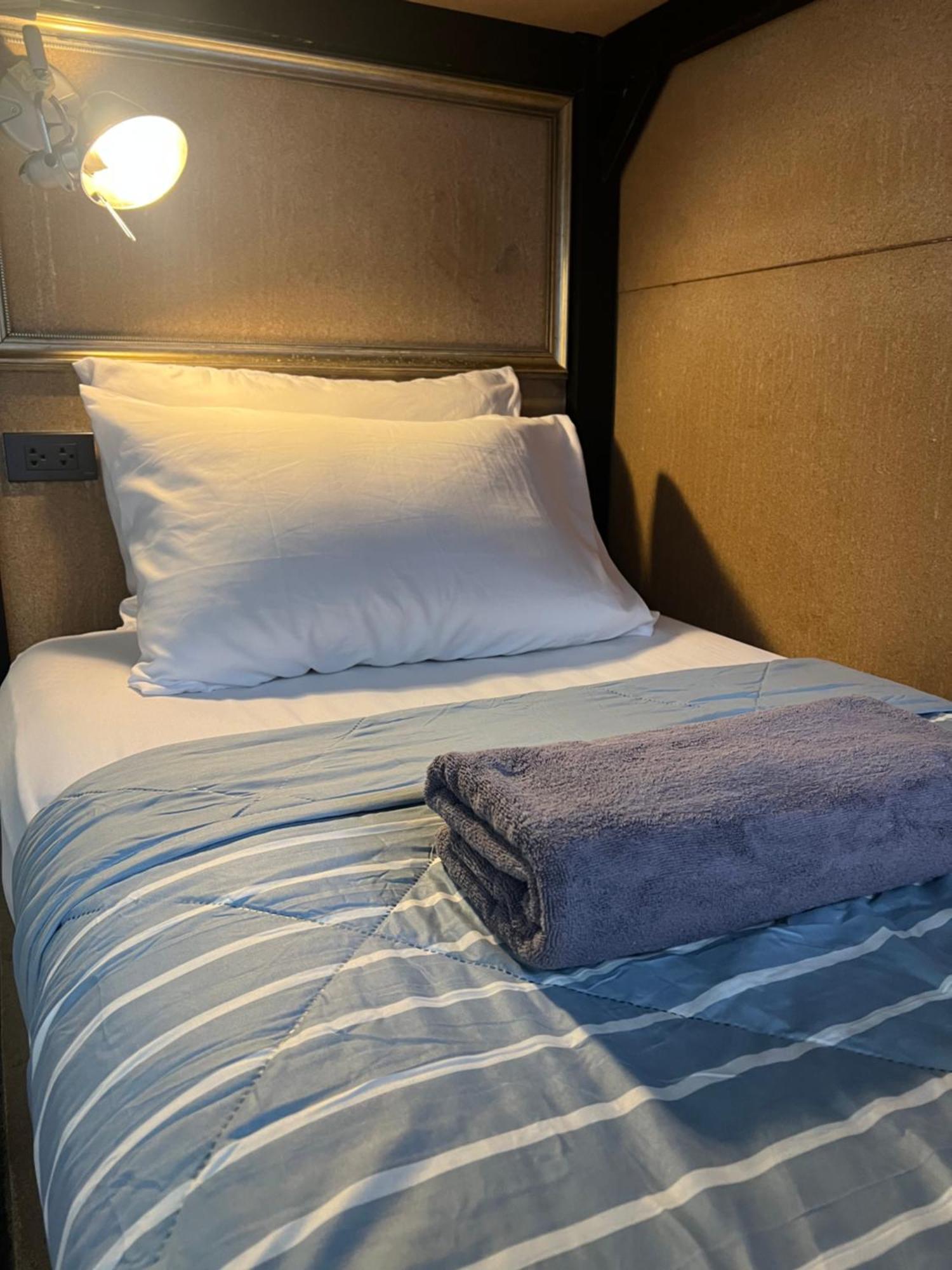 סוראט תאני 2Street Hostel (Adults Only) מראה חיצוני תמונה